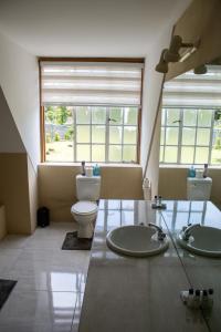 Rehoboth Ezulwini Suites的一间浴室