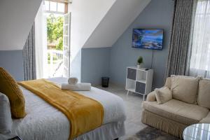 Rehoboth Ezulwini Suites客房内的一张或多张床位