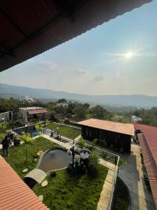 a view of a building with a yard and a courtyard at AppleStays Bogun Villa Retreat in Kharakvasla