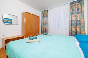 Ein Bett oder Betten in einem Zimmer der Unterkunft Apartments Pinty