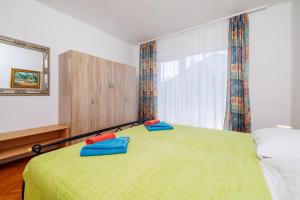 Ein Bett oder Betten in einem Zimmer der Unterkunft Apartments Pinty