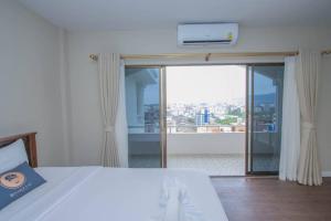 Postel nebo postele na pokoji v ubytování Aksarai hotel