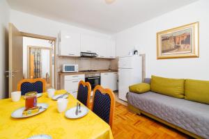 Küche/Küchenzeile in der Unterkunft Apartments Pinty