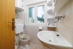 Ein Badezimmer in der Unterkunft Apartments Pinty