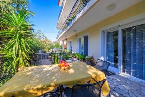 Ein Balkon oder eine Terrasse in der Unterkunft Apartments Pinty
