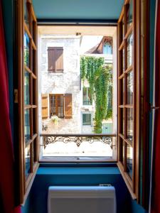 an open window with a view of a building at La Belle vigne - Chablis Centre in Chablis