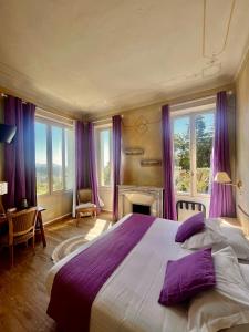 Postel nebo postele na pokoji v ubytování Hôtel Miramar