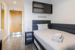 Rúm í herbergi á UCD Campus Accommodation