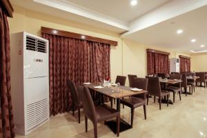 Restaurace v ubytování Vinayaga by Poppys, Rameshwaram