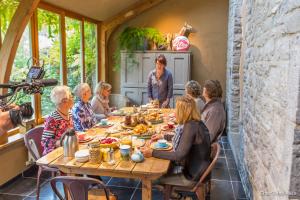 Restoran ili neka druga zalogajnica u objektu B&B Chez tante Alice