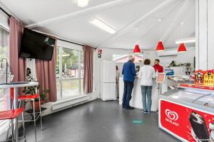 TV a/nebo společenská místnost v ubytování First Camp City-Stockholm