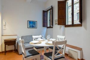 Posedenie v ubytovaní Bargello Apartment