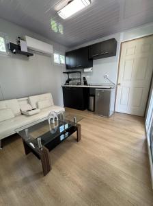 a living room with a couch and a table at Villa Horizonte in Plazuela