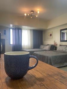 Giường trong phòng chung tại Affordable Tagaytay Serin East Staycation