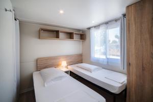 Postel nebo postele na pokoji v ubytování Baia Holiday Gasparina
