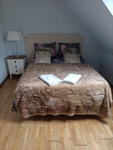 a bedroom with a bed with two books on it at Chambre double 1er etage in Ploemeur