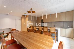 a dining room with a long table and chairs at Lobie Gloria Del'Art in Rio de Janeiro