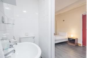 Rasa Sayang House - Self-check-in guesthouse的一间浴室
