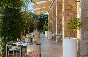 Bluesun Hotel Jadran餐厅或其他用餐的地方