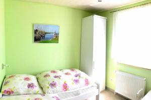 En eller flere senge i et værelse på NEU! Ferienhaus Elisa an der Nordsee