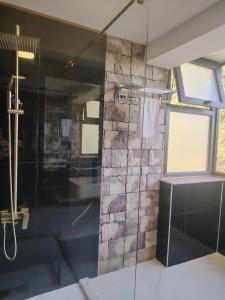 Uma casa de banho em Vita Gardenia Hotel Tskaltubo