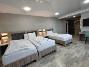 Uma cama ou camas num quarto em Vita Gardenia Hotel Tskaltubo