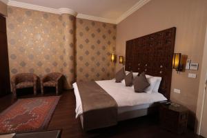 Postel nebo postele na pokoji v ubytování Chtaura Park Hotel