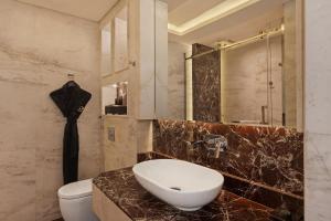 DAMAC Maison Distinction的一间浴室