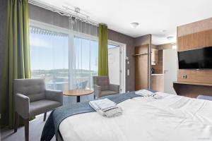 Postel nebo postele na pokoji v ubytování First Camp City-Strömstad