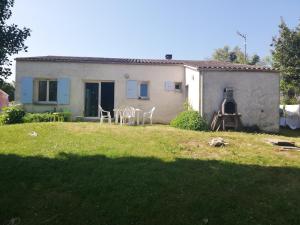 Zahrada ubytování Agréable maison calme avec terrasse, jardin et vue sur verger