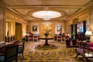 Uma área de estar em Rihga Royal Hotel Tokyo