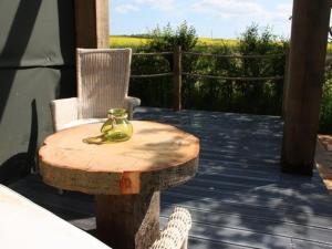 Balkoni atau teres di The Chilterns View