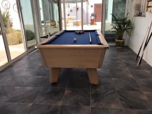 Biliár nebo kulečník v ubytování 2 Bed-Sleeps 4-Mtn View-Private Pool & Terrace
