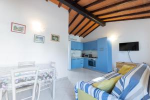 a blue and white room with a kitchen and a table at Villa Lulu al Cavo - Elba Affitti in Cavo