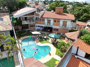 an aerial view of a swimming pool at a house at Casa Saito in Campinas