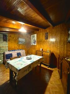 a dining room with a table and a stove at Bellavista in Vertova