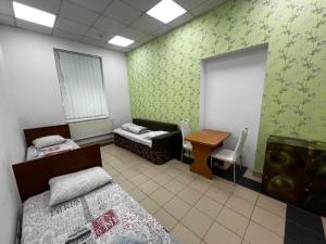 Postel nebo postele na pokoji v ubytování Старий Дворик,кімнати біля жд вокзалу