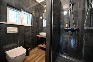 Koupelna v ubytování Solemar Luxury Rooms Free Parking + 37 fotografií