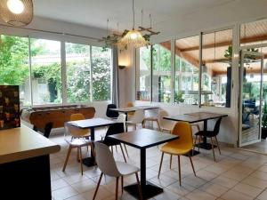 Εστιατόριο ή άλλο μέρος για φαγητό στο Chalet 4 étoiles - Piscine - eehefh