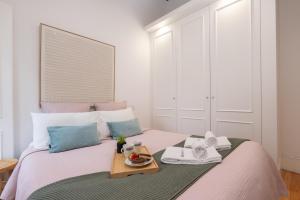 Ένα ή περισσότερα κρεβάτια σε δωμάτιο στο HostWise - Stylish Retreat in Porto's Heart +40 φωτογραφίες