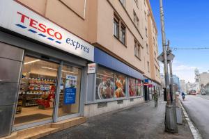 Supermarket alebo iný obchod pri apartmáne alebo v okolí