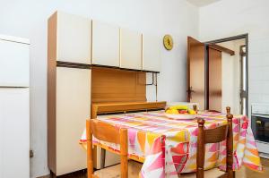 A kitchen or kitchenette at Cozy House, Santa Maria del Focallo, Fireplace