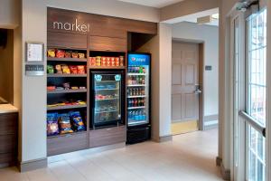 Supermarket nebo jiné obchody v  hotelu nebo okolí