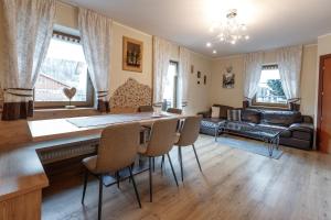 a kitchen and living room with a table and chairs at Appartamenti Elena & Milva in Livigno