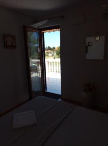 Posteľ alebo postele v izbe v ubytovaní Apartment in Privlaka with sea view, terrace, air conditioning, WiFi 3591-2