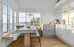 Kuchyň nebo kuchyňský kout v ubytování Holiday Home Frydenlund