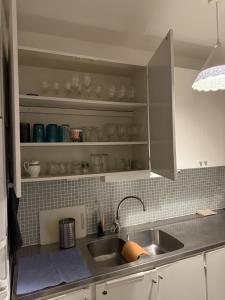 Kuchyň nebo kuchyňský kout v ubytování Lägenhet i Höllviken