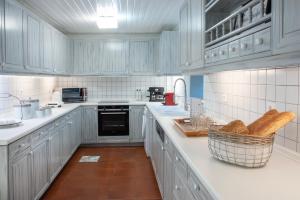 Nhà bếp/bếp nhỏ tại Villa 1853, Spetses Ground Floor