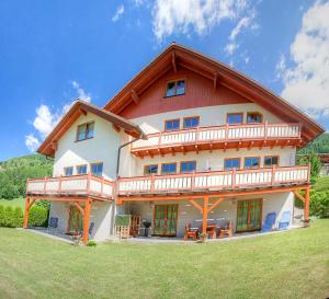 バート・クラインキルヒハイムにあるWellness Apartments Dr Krainerの大家