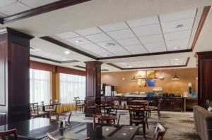Restaurace v ubytování Lake Texoma Inn and Suites